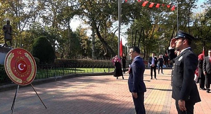 Cumhuriyet Bayramı Coşkusu Resmi Törenlerle Başladı