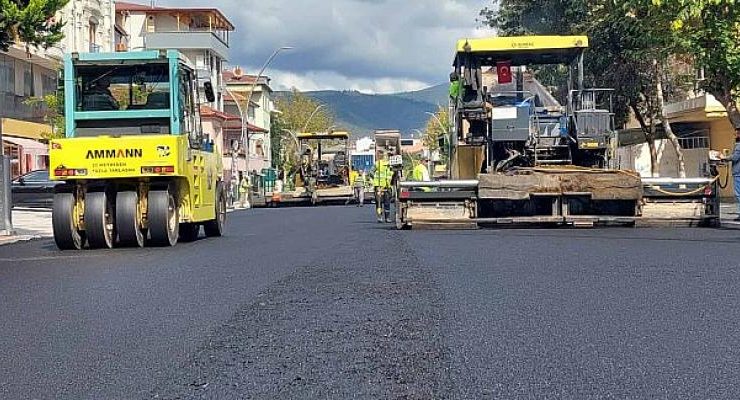 Körfez Akşemsettin Caddesi ve Cumhuriyet Bulvarı’nda aşınma asfaltı serildi