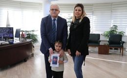 Burhaniye Belediye Başkanı Ali Kemal Deveciler’den Küçük Defne’ye Tablet