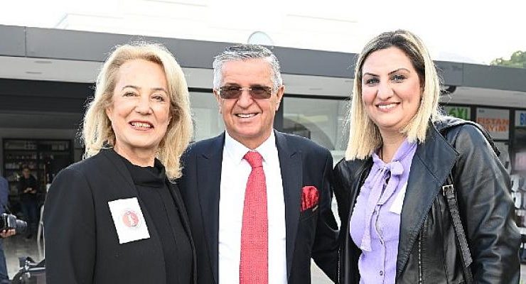 Kemer’de “Bütün insanlar el ele” yürüyüşü düzenlendi