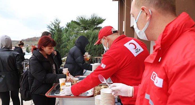 Kızılay 20 Bin Kişilik Sıcak Yemek Dağıtımı Yaptı