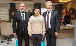 Dünya şampiyonu başarısını Başkan Erdem ile paylaştı