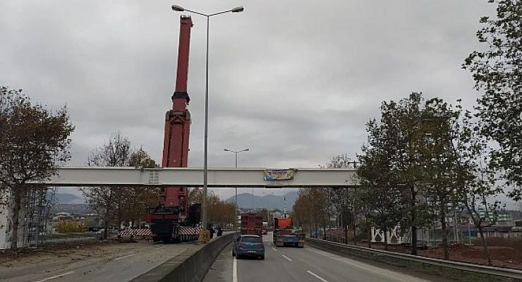 Kocaeli Emniyet Müdürlüğü üstgeçidine 44 metrelik çelik tabliye