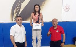 Nevşehir Belediyesi sporcuları, Mersin'de katıldıkları Kick Boks Türkiye Şampiyonası Grup Seçmeleri müsabakalarında önemli dereceler elde etti